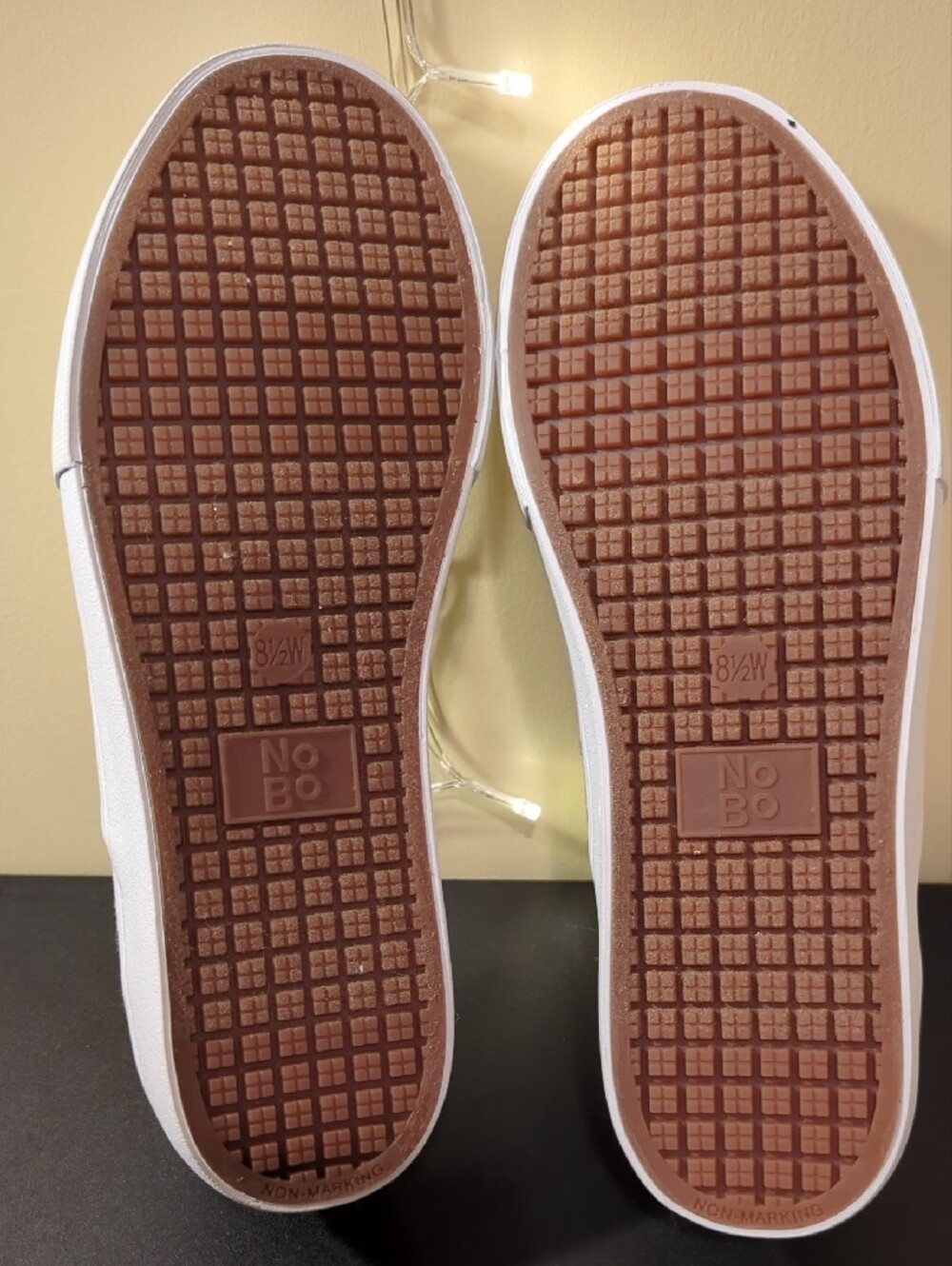 No Boundaries White Twin Gore Canvas Slip-On Sneakers, Wide Width 8 1/2 - Picture 7 of 8
